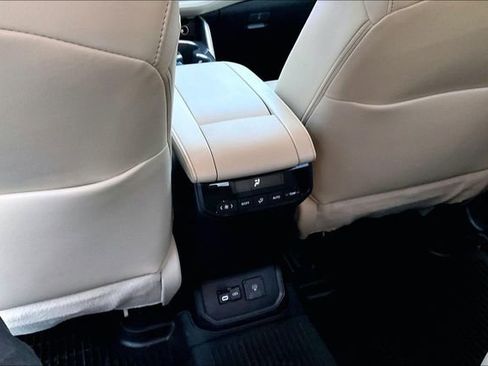 Used 2023 Toyota Highlander Limited AWD/4WD image 10