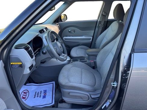Used 2017 Kia Soul EV image 10