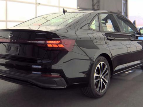 Used 2025 Volkswagen Jetta Sport FWD image 3