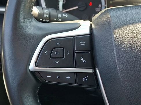 Used 2023 Toyota Highlander XLE AWD/4WD image 21