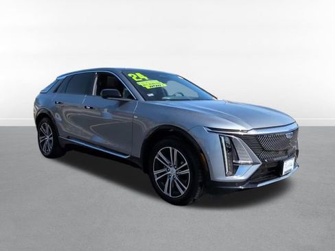 Used 2024 Cadillac Lyriq Luxury w/ LPO, Floor Liner Package AWD/4WD image 3
