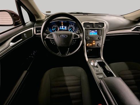 Used 2017 Ford Fusion SE image 5