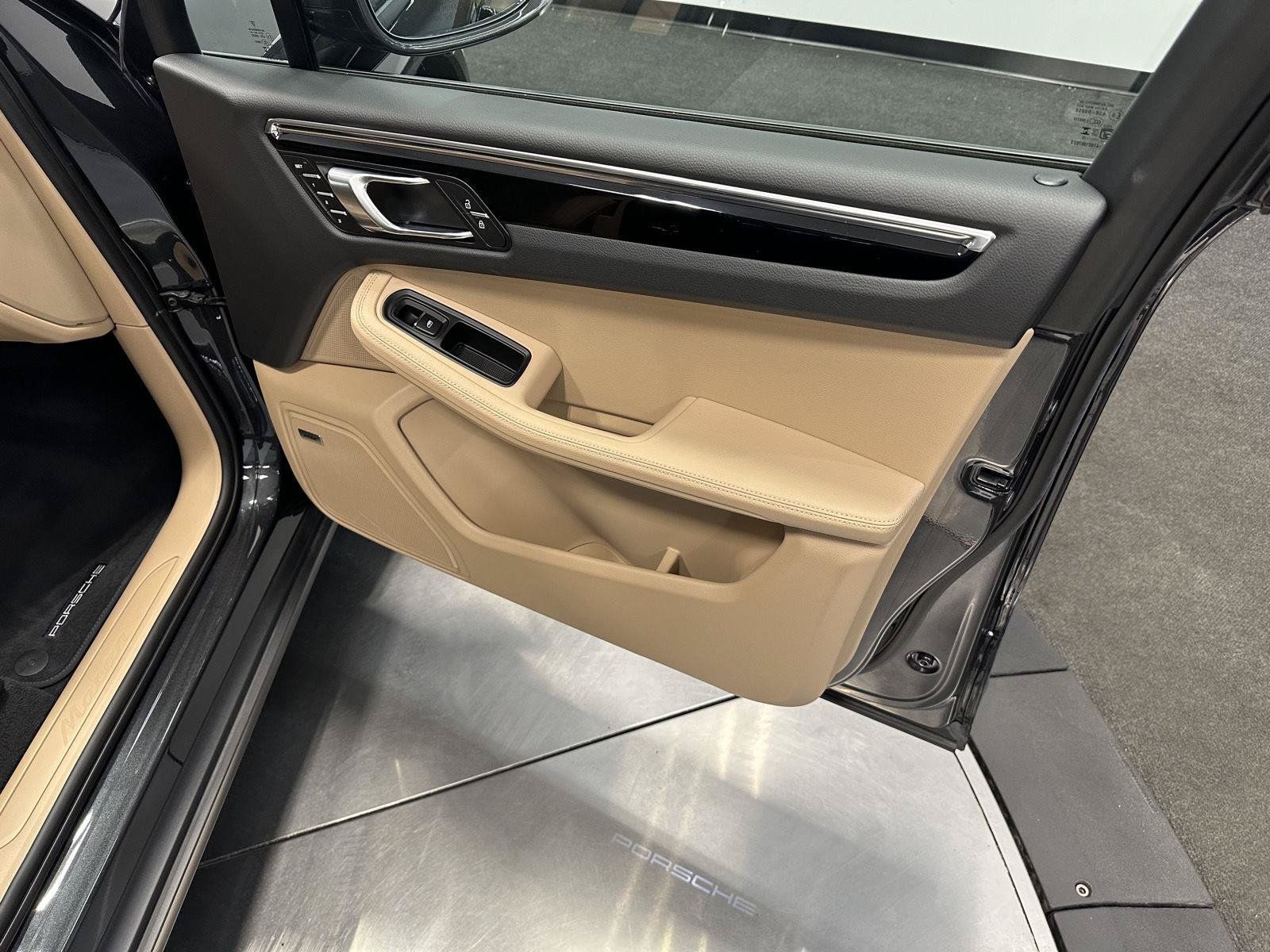 Certified 2026 Porsche Macan AWD/4WD image 42