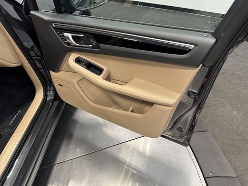 Certified 2026 Porsche Macan AWD/4WD image 42
