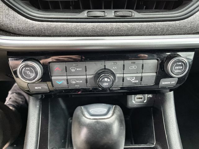 Used 2024 Jeep Compass Latitude AWD/4WD image 17