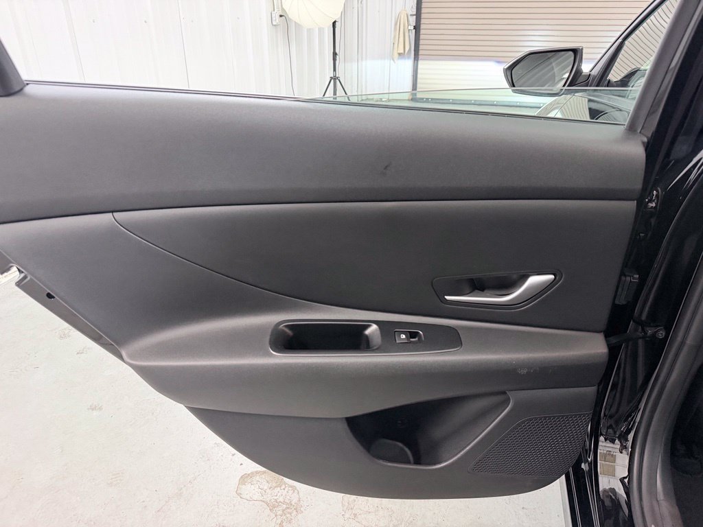 Used 2026 Hyundai Elantra SE FWD image 29