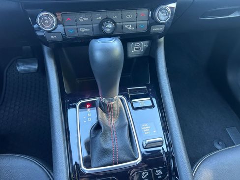 Used 2025 Jeep Compass Trailhawk image 40