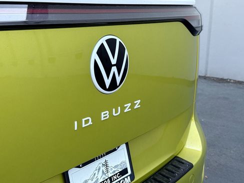 Used 2025 Volkswagen ID. Buzz 1st Edition image 41
