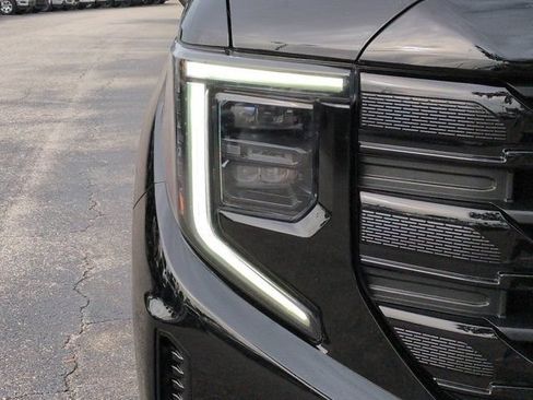 Used 2024 GMC Sierra 1500 Elevation w/ Elevation Premium Package AWD/4WD image 10
