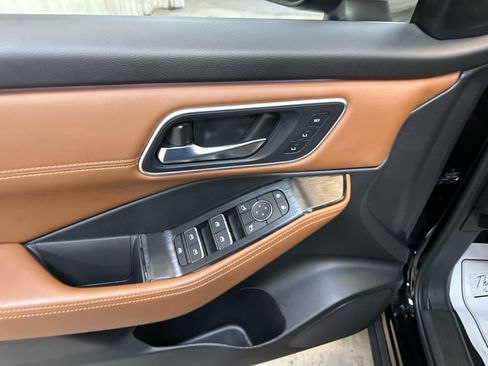 Certified 2025 Nissan Rogue Platinum image 14