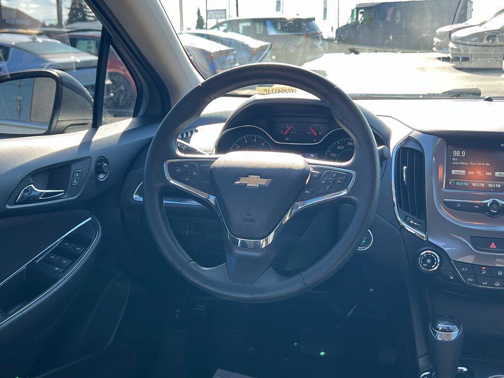 Used 2018 Chevrolet Cruze LT w/ Convenience Package FWD image 15
