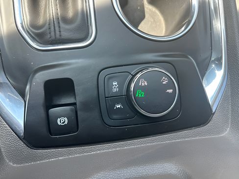 Used 2019 Chevrolet Traverse Premier AWD/4WD image 21