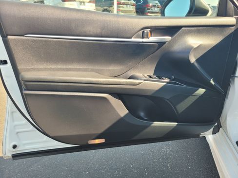 Used 2018 Toyota Camry SE FWD image 15