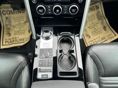 Used 2018 Land Rover Discovery HSE image 30