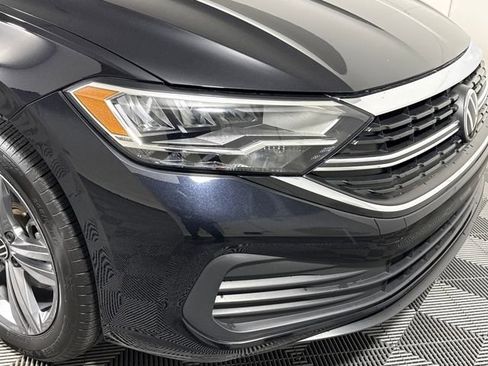 Used 2023 Volkswagen Jetta SE image 11