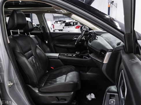 Used 2024 Nissan Rogue Platinum w/ Platinum Premium Package FWD image 32