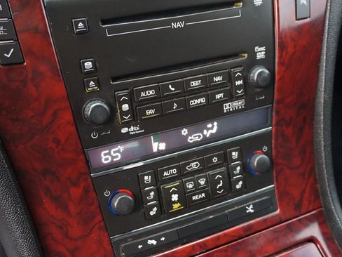 Used 2010 Cadillac Escalade Premium image 14