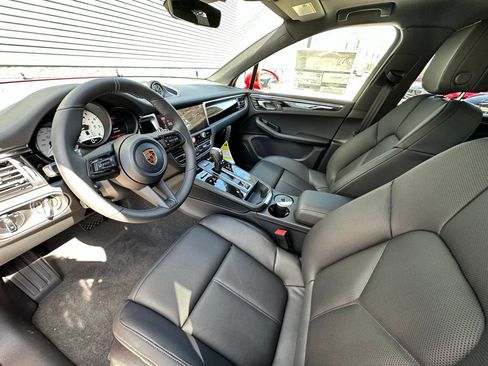Used 2026 Porsche Macan AWD/4WD image 4