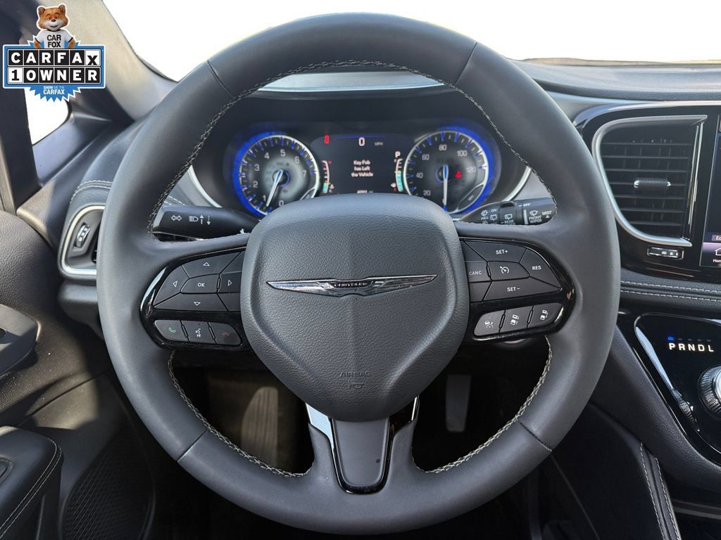 Used 2025 Chrysler Pacifica Limited FWD image 12