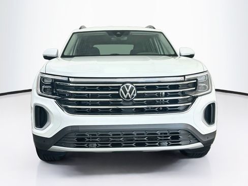 Used 2025 Volkswagen Atlas SE AWD/4WD image 2