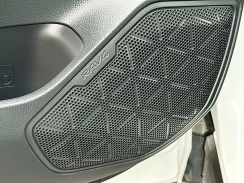 Used 2023 Toyota RAV4 SE image 19