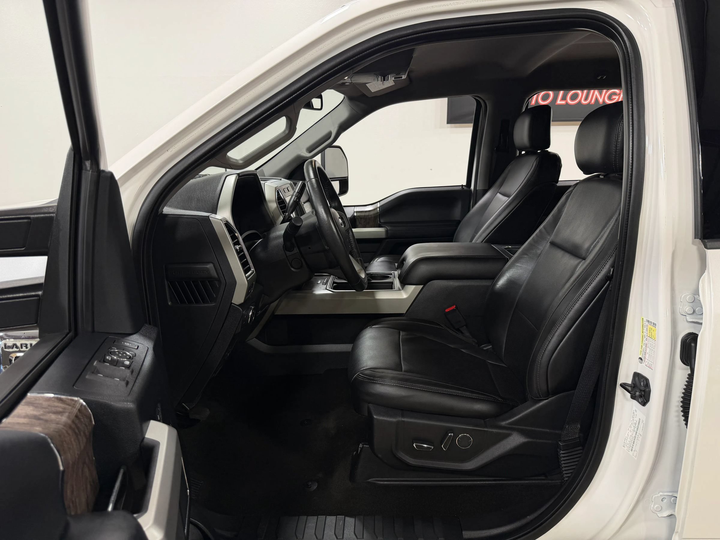 Used 2018 Ford F250 Lariat w/ Lariat Ultimate Package AWD/4WD image 14