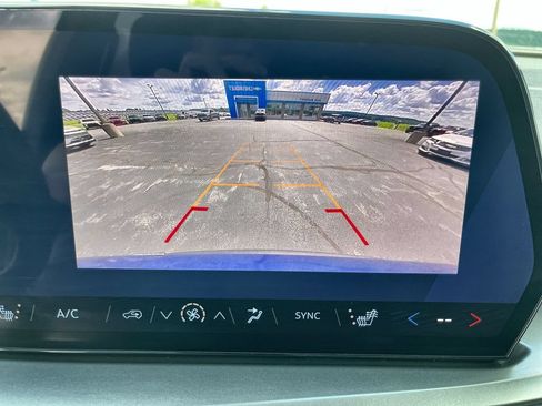 Used 2025 Chevrolet Traverse LT w/ Sun and Wheel Package AWD/4WD image 15