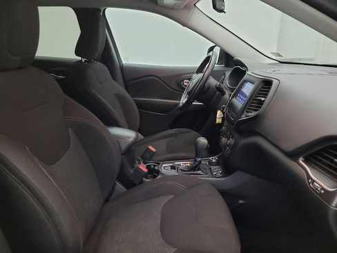 Used 2019 Jeep Cherokee Latitude w/ Cold Weather Group AWD/4WD image 21