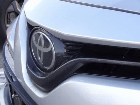 Used 2020 Toyota Camry LE image 14