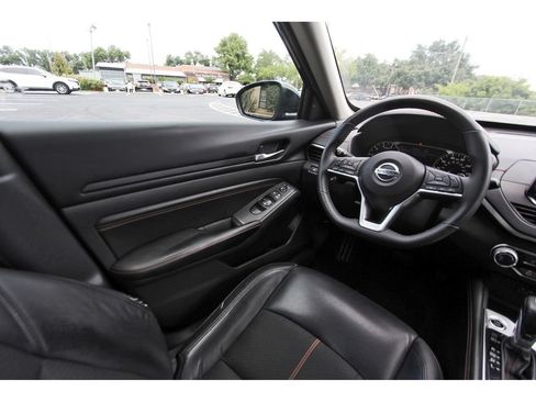Used 2022 Nissan Altima 2.5 SR w/ Midnight Edition Package FWD image 9