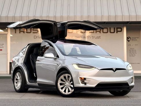 Used 2017 Tesla Model X 100D image 2