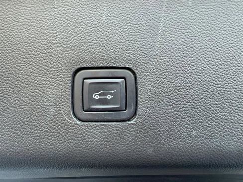 Used 2022 Chevrolet Traverse LT image 10