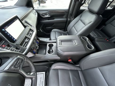 Used 2023 Chevrolet Suburban Z71 w/ Luxury Package image 19