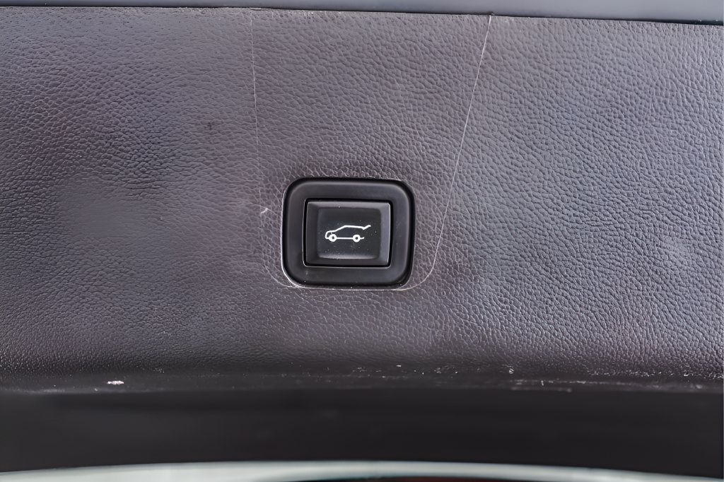 Used 2020 Chevrolet Traverse RS w/ LPO, 'HIT The Road' Package AWD/4WD image 45
