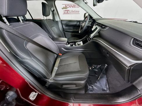 Used 2023 Jeep Grand Cherokee Laredo w/ Luxury Tech Group I image 31