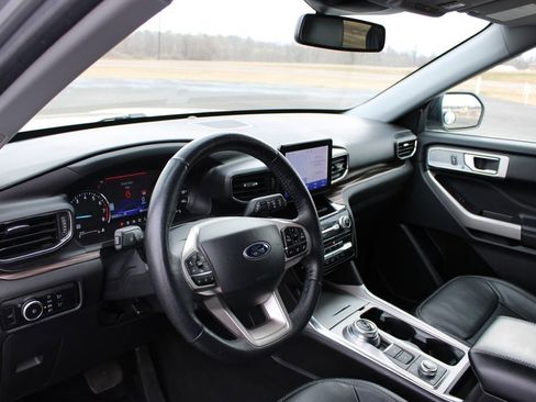 Used 2023 Ford Explorer Limited AWD/4WD image 26