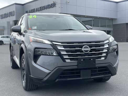 Used 2024 Nissan Rogue SV image 1