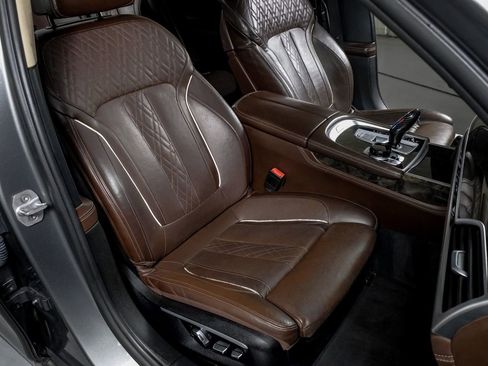 Used 2017 BMW 740i xDrive image 29