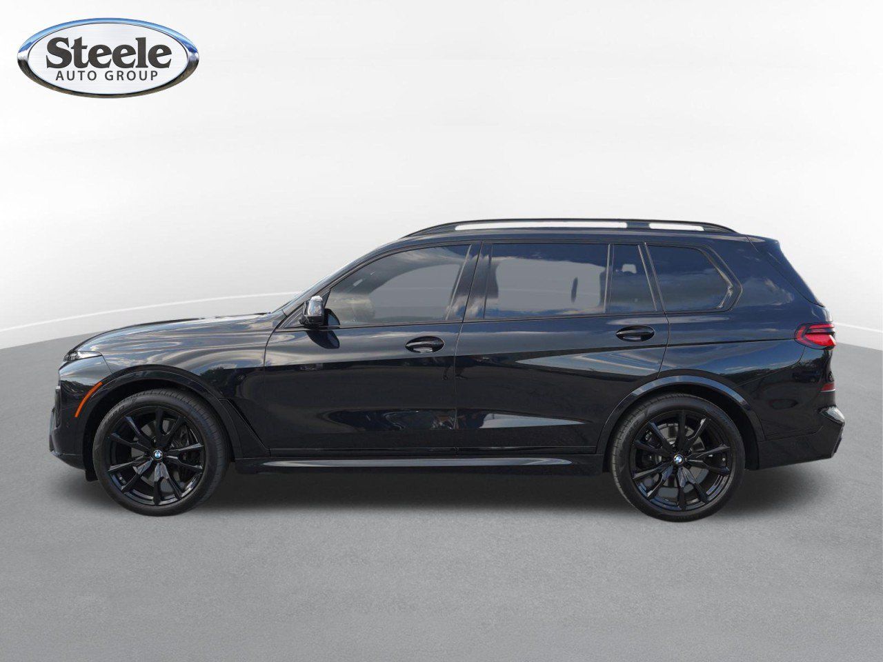 Used 2024 BMW X7 xDrive40i w/ M Sport Package AWD/4WD image 4