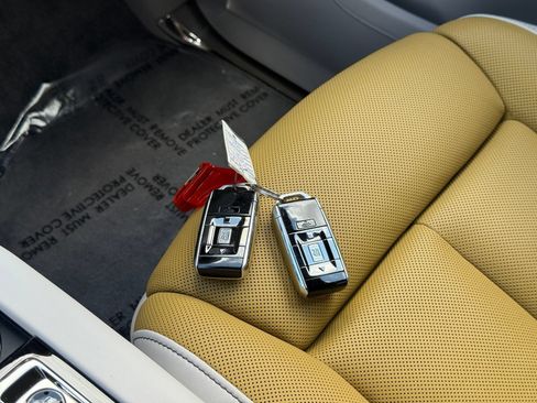 Used 2025 Rolls-Royce Cullinan AWD/4WD image 70