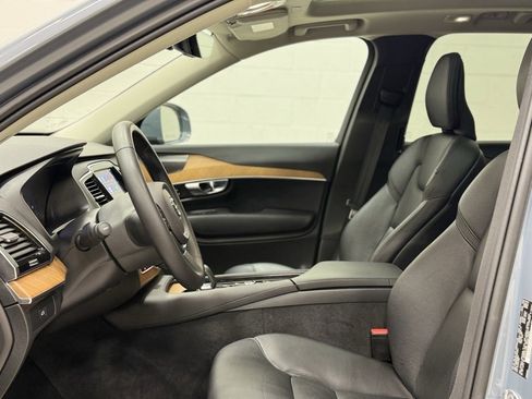 Used 2023 Volvo XC90 B6 Plus image 19