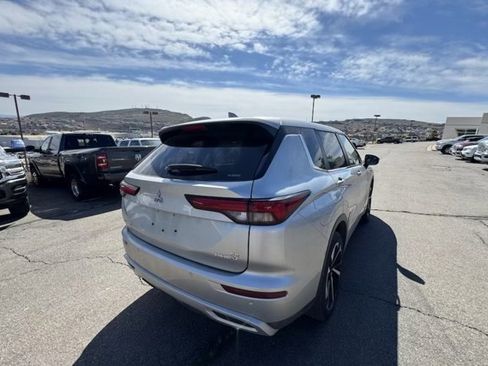 Used 2024 Mitsubishi Outlander 4WD Plug-In Hybrid image 5