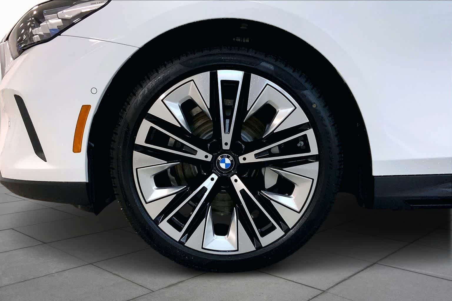 Used 2026 BMW 530i xDrive w/ Premium Package AWD/4WD image 11
