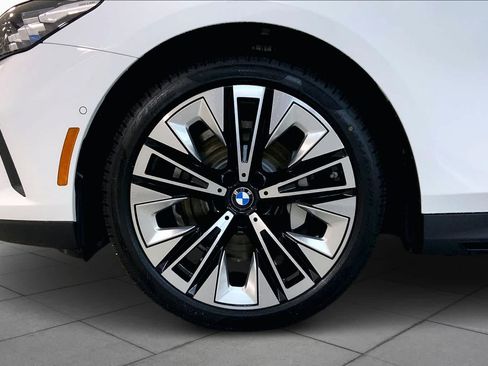 New 2026 BMW 530i xDrive w/ Premium Package AWD/4WD image 11
