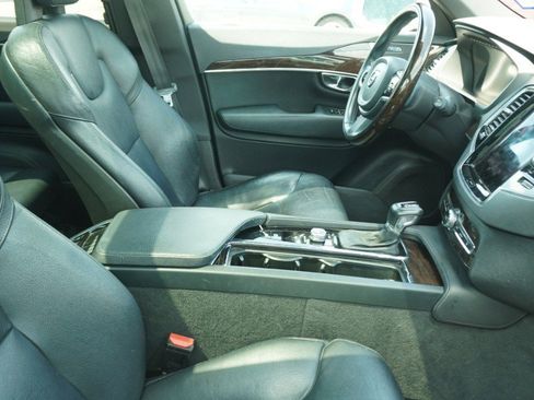 Used 2016 Volvo XC90 T6 Momentum image 10