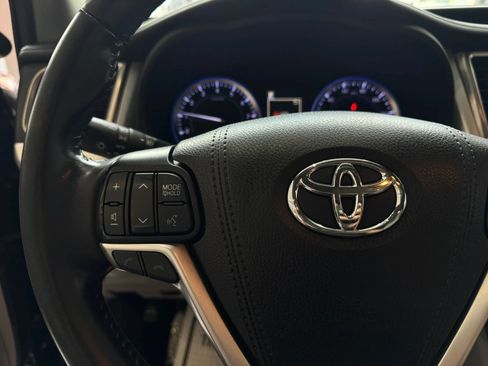 Used 2019 Toyota Highlander XLE AWD/4WD image 15