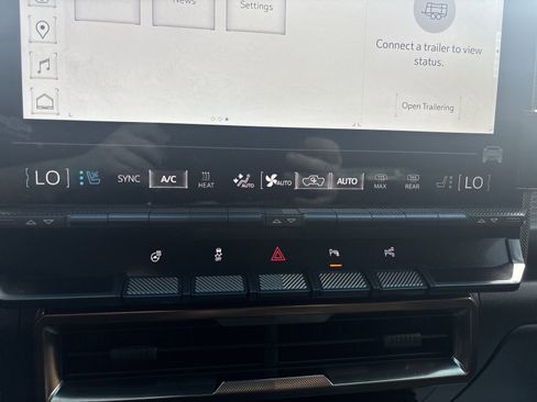Used 2024 GMC Hummer EV 2X w/ LPO, Illumination Package AWD/4WD image 18