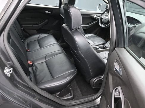 Used 2016 Ford Focus SE w/ Reverse Sensing Package image 16