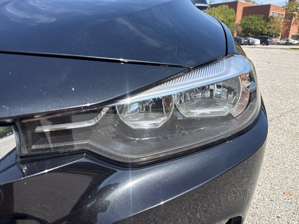 Used 2017 BMW 330i xDrive Sedan AWD/4WD image 4