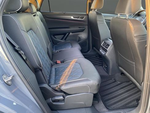 New 2026 Volkswagen Atlas Cross Sport SEL Premium R-Line AWD/4WD image 32